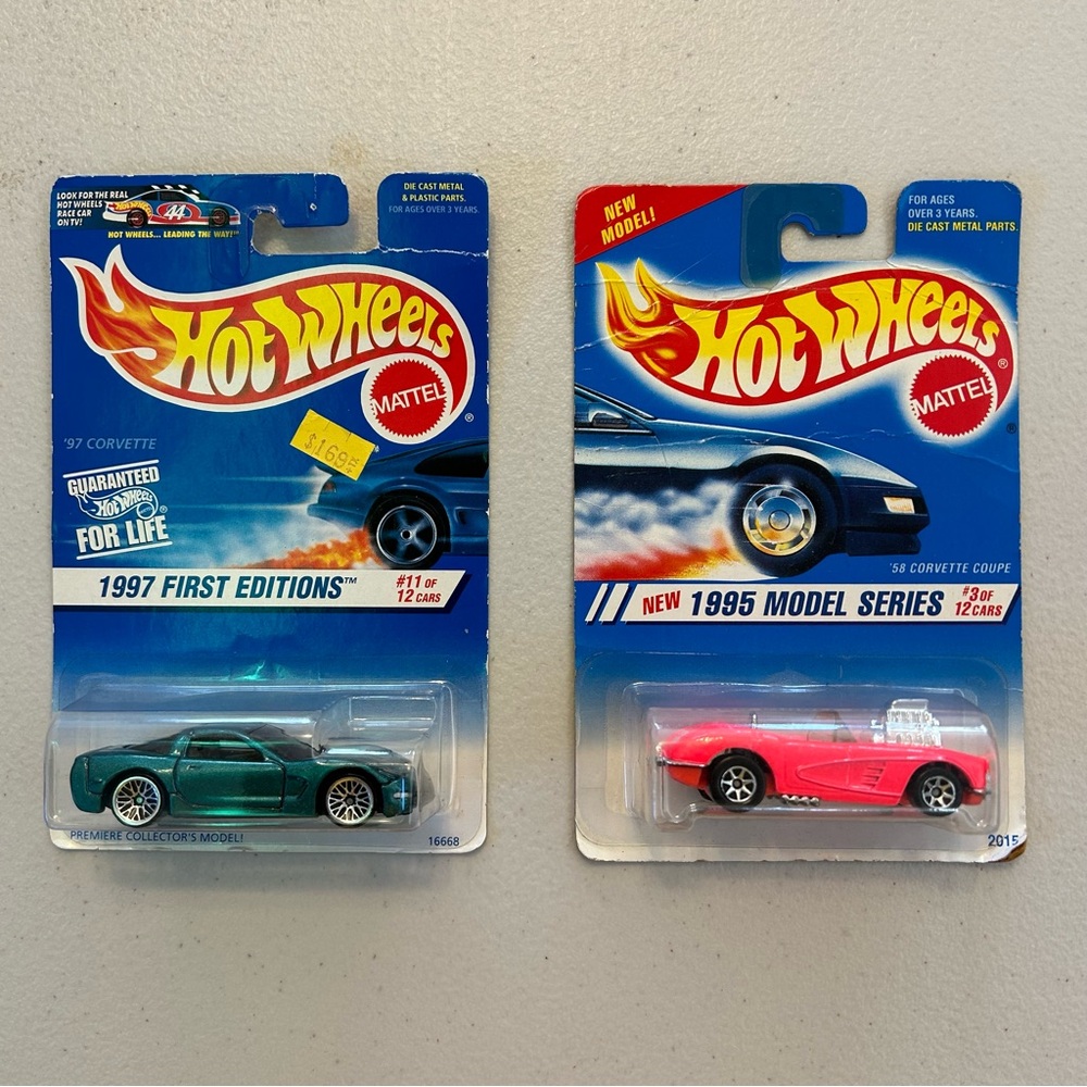 90s Hot Wheels Corvette Lot of 2 1997 Green 1995 Coupe Mattel Vintage Toy